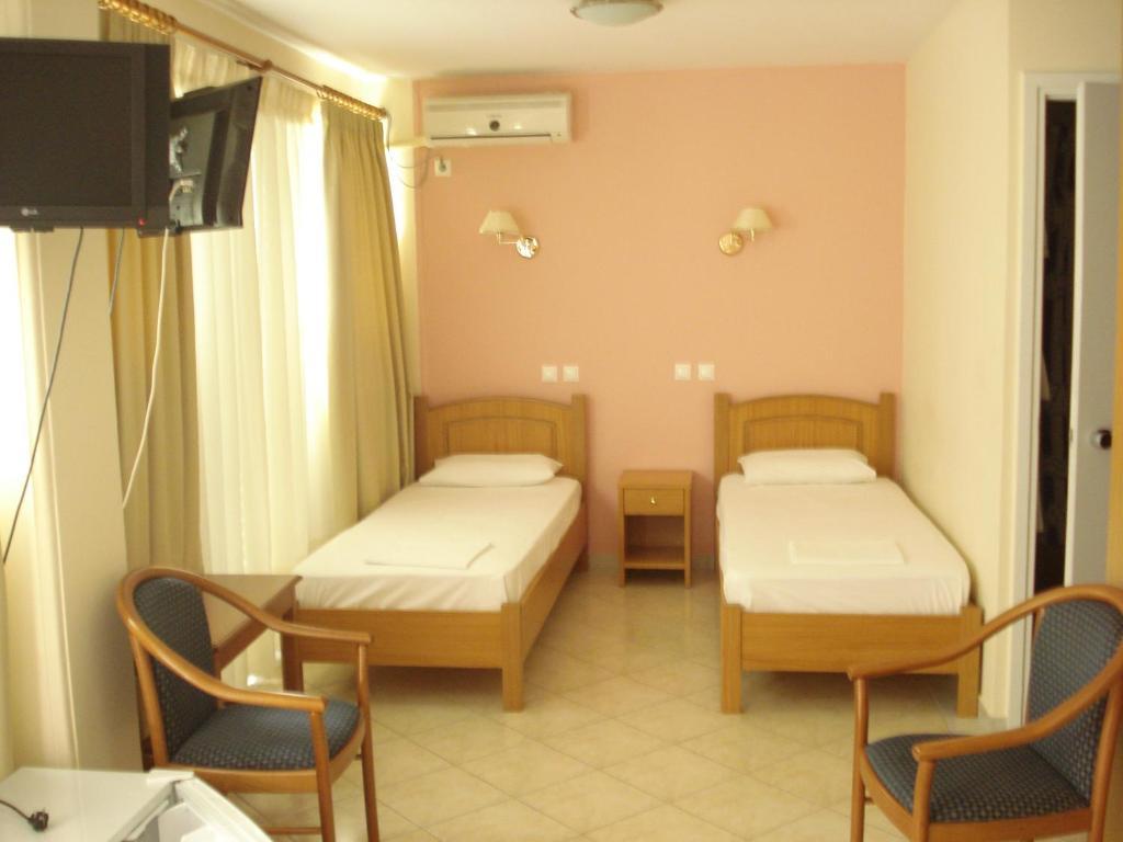 Cybele Guest Accommodation Атина Стая снимка