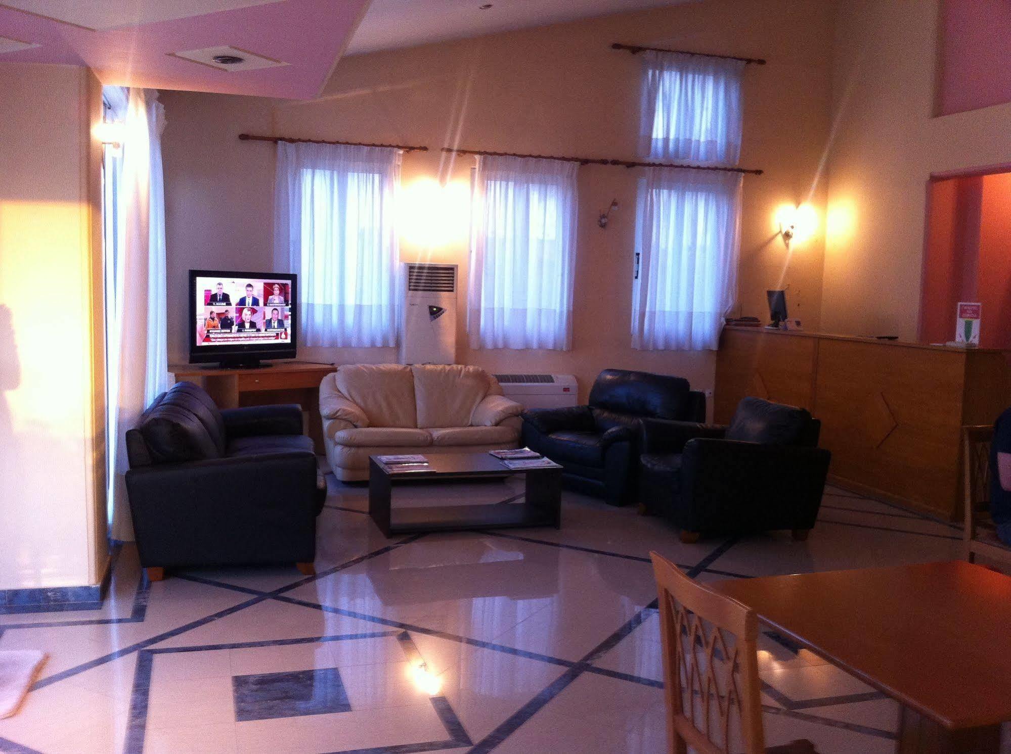 Cybele Guest Accommodation Атина Екстериор снимка