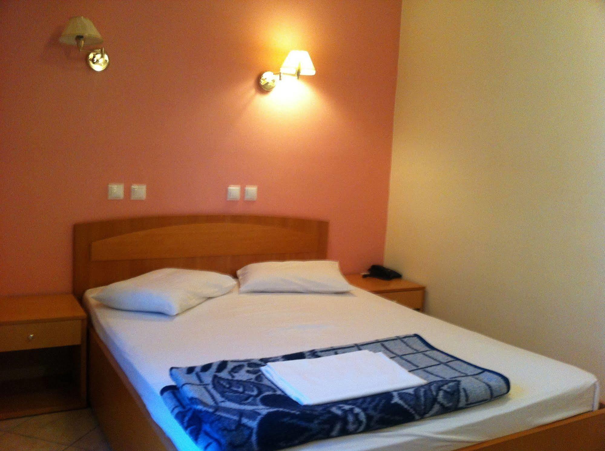 Cybele Guest Accommodation Атина Екстериор снимка