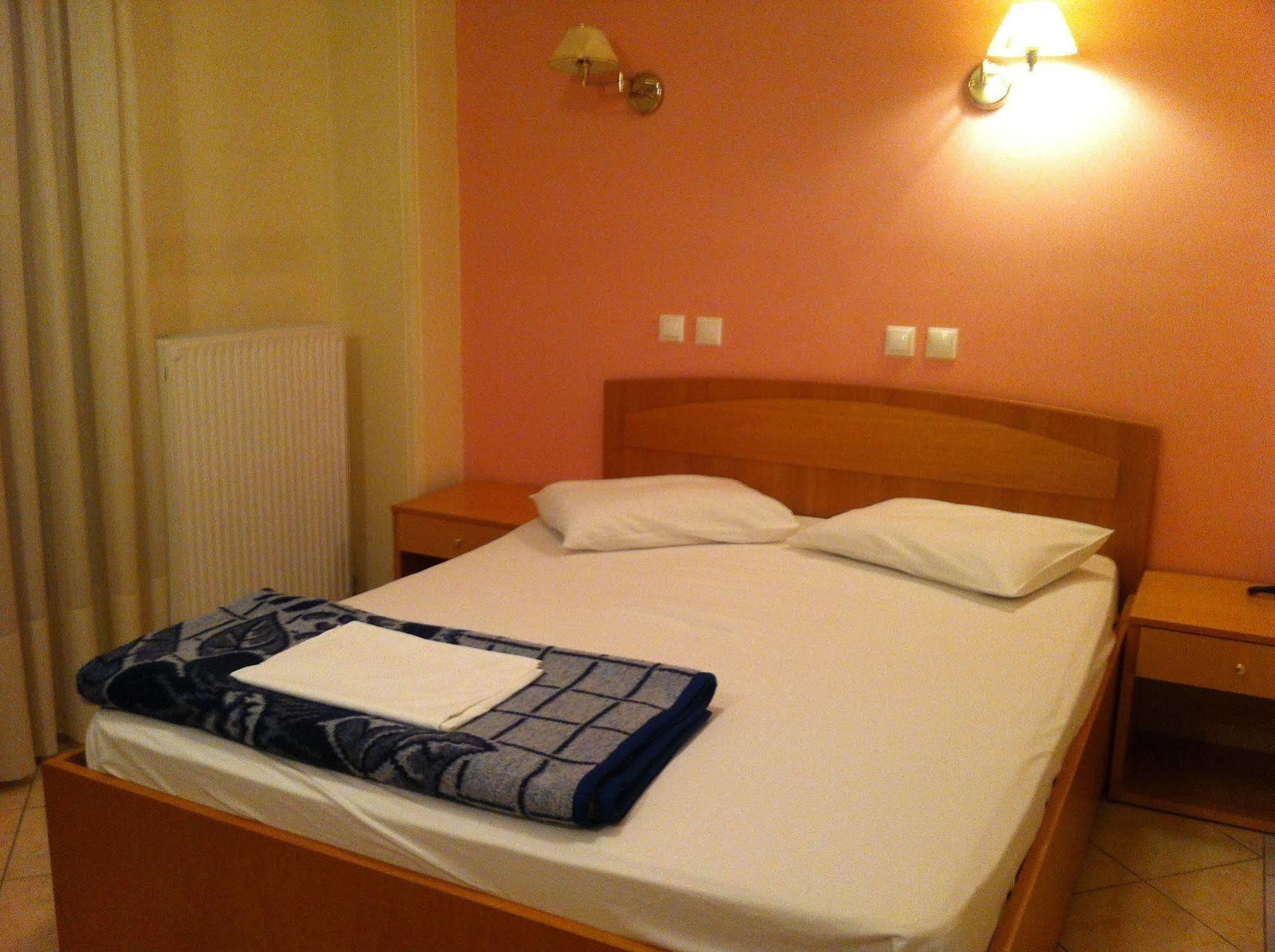 Cybele Guest Accommodation Атина Екстериор снимка